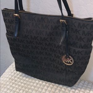 Micheal Kors All Black Tote Bag✨